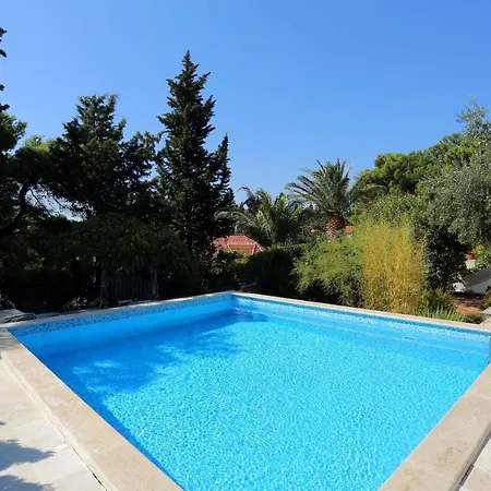 Family Friendly With A Swimming Pool Bol, Brac - 14379 Apartman Bol
