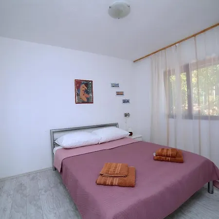 Apartman Family Friendly With A Swimming Pool Bol, Brac - 14379 *