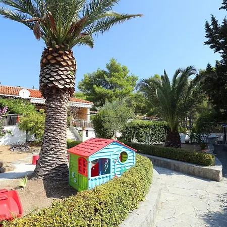 Family Friendly With A Swimming Pool Bol, Brac - 14379 Apartman *
